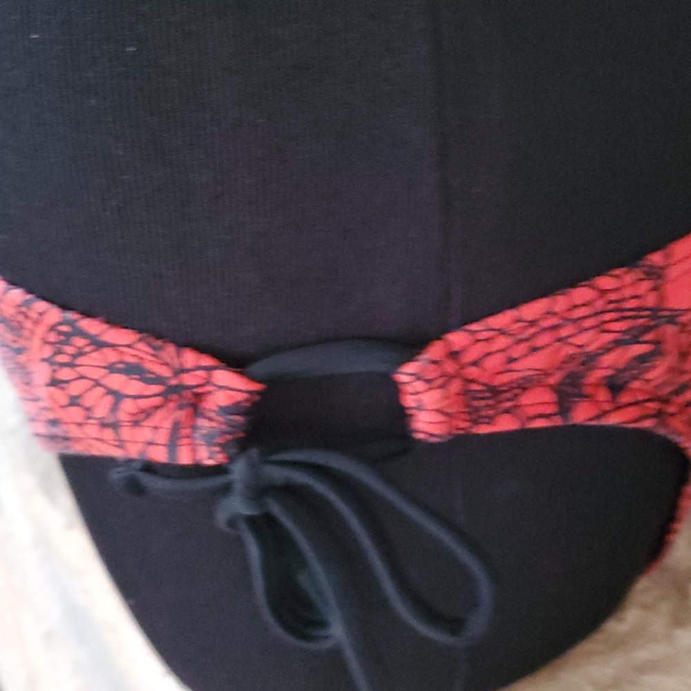 Bikini - Picture 4 of 6